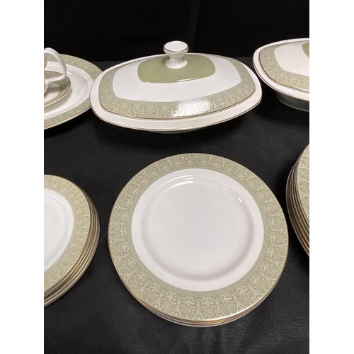 60 - ROYAL DOULTON SONET PATTERN DINNER SERVICE AND ROYAL DOULTON MORNING STAR PART TEA & DINNER SERVICE