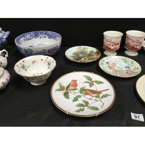 91 - BOX OF CHINA TO INCLUDE BLUE & WHITE BOWLS WEDGEWOODS PLAQUES, COALPORT PLAQUES ETC