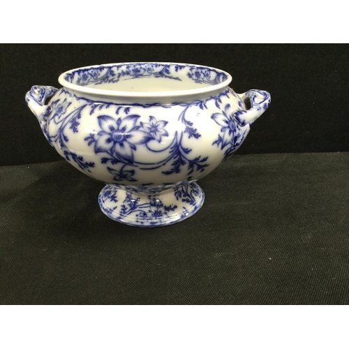 91 - BOX OF CHINA TO INCLUDE BLUE & WHITE BOWLS WEDGEWOODS PLAQUES, COALPORT PLAQUES ETC