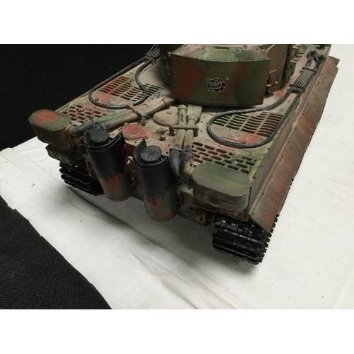 99 - PZR.VI TIGER MODEL TANK - BATTERY OPERATED H7