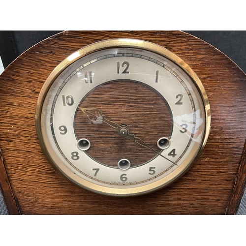 103 - VINTAGE OAK CASED WESTMINSTER CHIMES MANTEL CLOCK COMPELTE WITH KEY & PENDULUM