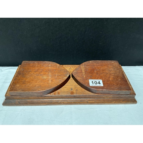 104 - HEAVY OAK EXTENDABLE BOOK ENDS L16