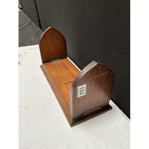 104 - HEAVY OAK EXTENDABLE BOOK ENDS L16