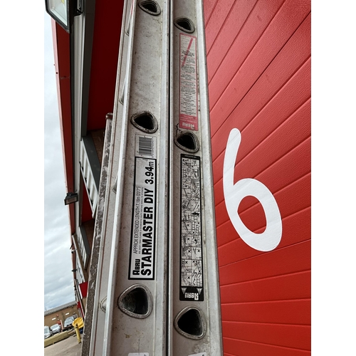 113 - DOUBLE EXTENDING ALUMINIUM LADDER 21FT LADDER - 14 RUNS