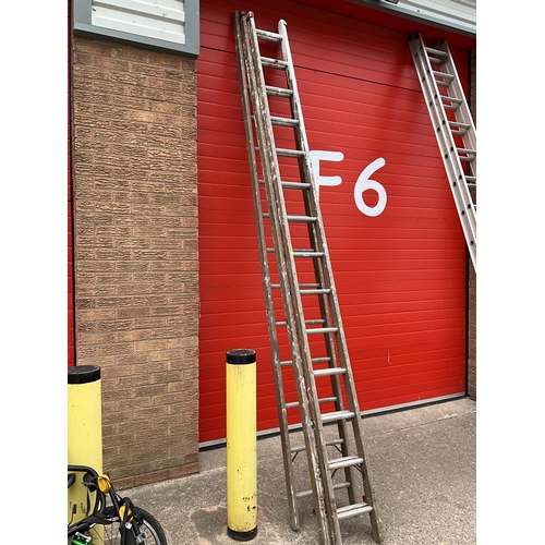 114 - VINTAGE WOODEN WITH ALUMINIUM TRIPLE EXTENDING LADDER EXT 28FT