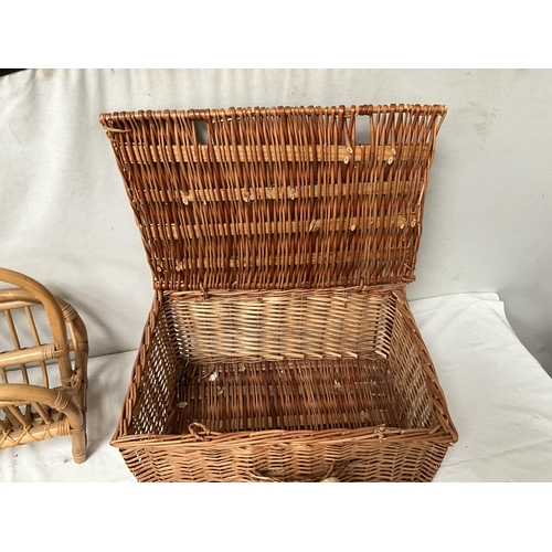 123 - PICNIC HAMPER CONTAINING WOODEN ITEMS AND A CANE MAGAZINE RACK