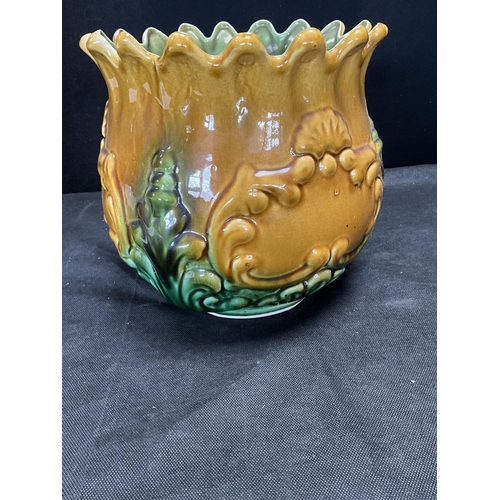 133 - REPRODUCTION MAJOLICA STYLE JARDINERE ON STAND H31