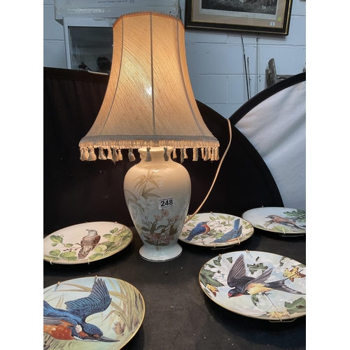 248 - BOX OF FRANKLIN MINT LIMOGES COLLECTORS PLATES (BIRDS) AND A CERAMIC TABLE LAMP & SHADE