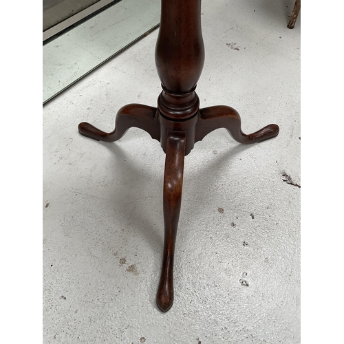 251 - GEORGIAN MAHOGANY PEDESTAL TRIPOD TIP TOP TABLE H28