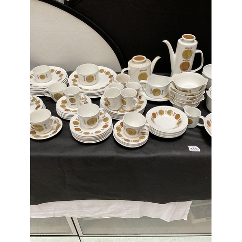 262 - 3 BOXES OF CHINA TO INCLUDE A LARGE RETRO MEAKIN DINNER SERVICE ETC