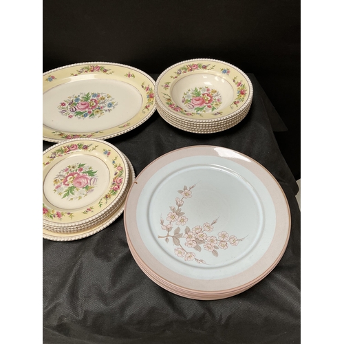 262 - 3 BOXES OF CHINA TO INCLUDE A LARGE RETRO MEAKIN DINNER SERVICE ETC