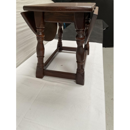 272 - MINIATURE OAK DROP LEAF STRETCHERED TABLE ON TURNED LEGS H16