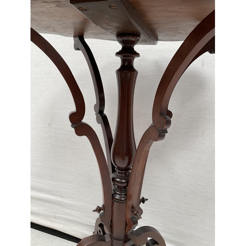 280 - DECORATIVE EDWARDIAN MAHOGANY PEDESTAL TABLE H28