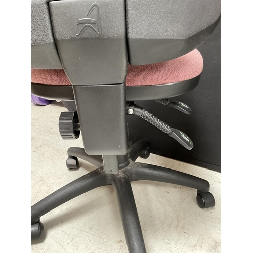 293 - 2 OFFICE SWIVEL CHAIRS