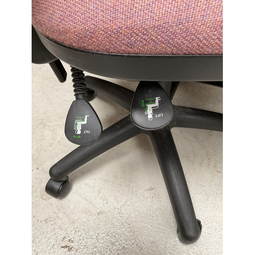 293 - 2 OFFICE SWIVEL CHAIRS