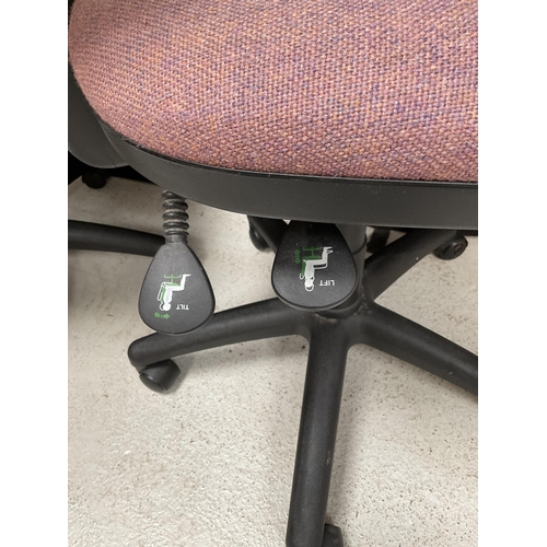 293 - 2 OFFICE SWIVEL CHAIRS