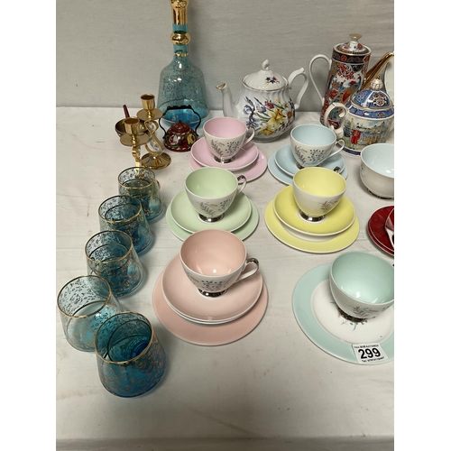 299 - 2 BOXES OF CHINA GLASS ETC TO INCLUDE COLOURED GLASS DRINKING SET