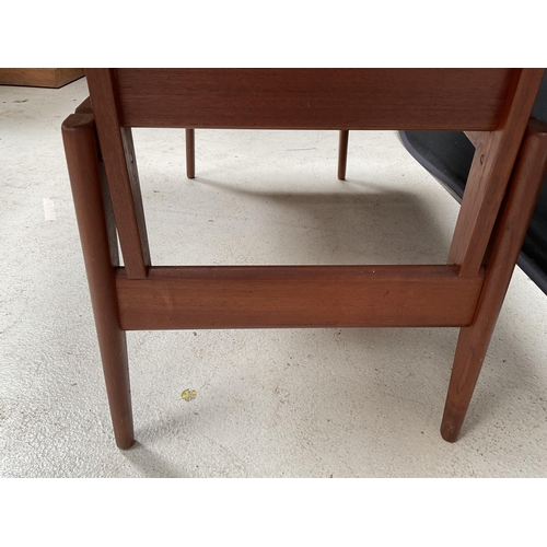 300 - VINTAGE TEAK ELEVATOR TABLE EXT H 28