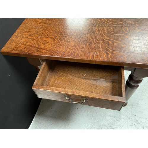 303 - SOLID OAK DINING TABLE WITH CUTLERY DRAWER ON TURNED LEGS H30