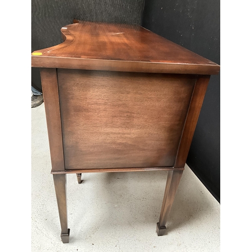 308 - REPRODUCTION MAHOGANY SIDE BOARD WITH 2 CENTRAL DRAWERS FLANKED BY 2 DOORS ON SABRE LEGS H35