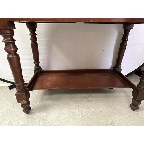 317 - VICTORIAN MAHOGANY TRAY TOP WASHSTAND WITH 2 DRAWERS ON TURNED LEGS WITH UNDERTIER SHELF H37