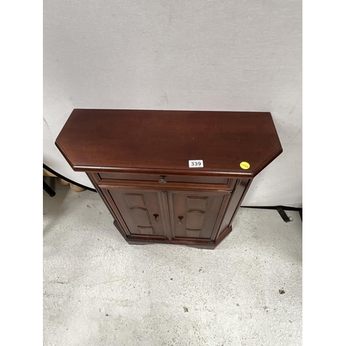 339 - REPRODUCTION CABINET WITH SINGLE DRAWER TO TOP OVER 2 DOORS H29