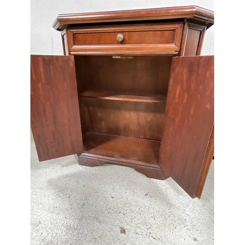 339 - REPRODUCTION CABINET WITH SINGLE DRAWER TO TOP OVER 2 DOORS H29