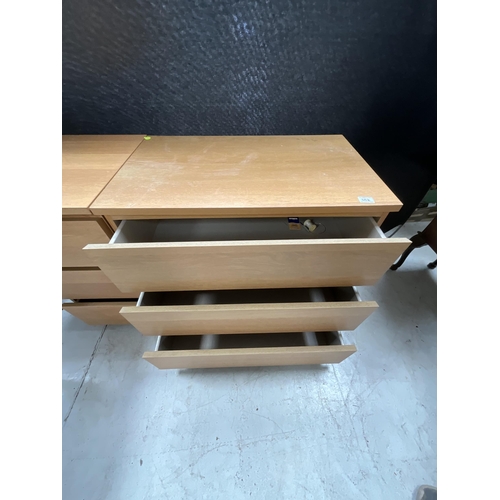 348 - MODERN 3 DRAWER LIGHT OAK STYLE CHEST H31