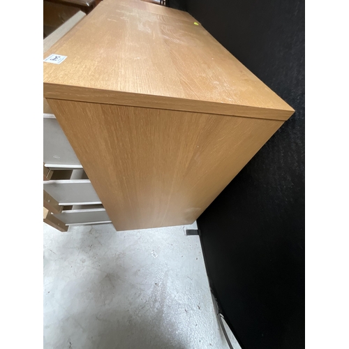 348 - MODERN 3 DRAWER LIGHT OAK STYLE CHEST H31