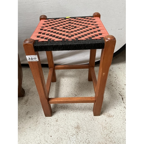 360 - ART DECO WALNUT CIRCULAR COFFEE TABLE, 2 STOOLS AND SINGER SEWING MACHINE IN CASE A/F