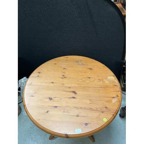 371 - MODERN PINE PEDESTAL KITCHEN TABLE H30