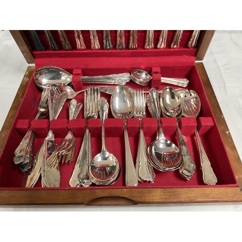 177 - COOPER LUDLAM CANTEEN OF CUTLERY - CASED CHIPPED