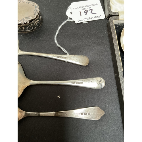 192 - CASED SET OF 6 HALLMARK SILVER TEASPOONS, CONTINENTAL SILVER PILL BOXM 3 HALLMARK SILVER SPOONS