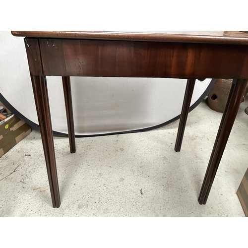 393 - GEORGIAN MAHOGANY SIDE TABLE WITH DRAWER TO END H28