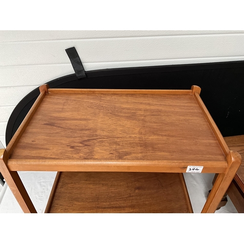 394 - MODERN OAK EFFECT COFFEE TABLE AND A VINTAGE TEA TROLLEY H17