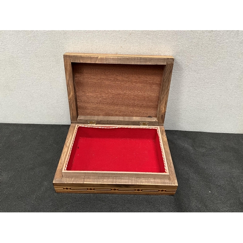 214 - INLAID JEWELLERY BOX TO INCLUDE 2 MOURNING BROOCHES, HALLMARK SILVER FOB WATCH AND QTY OF COINAGE AN... 