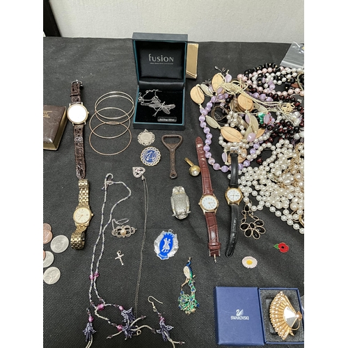 215 - TIN AND TRAY OF COSTUME JEWELLERY ETC TO INCLUDE PAUL PORTINOUX CONVERTIBLE WATCH