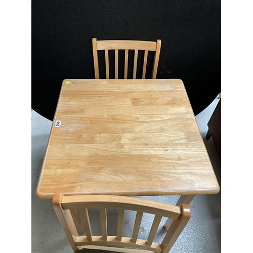 410 - MODERN BEECH KITCHEN TABLE AND 2 CHAIRS WITH UPSHOLSTERED SEATS H29