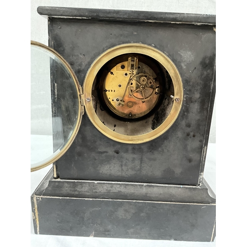 18 - VICTORIAN 2 TONE MARBLE MANTEL CLOCK - NO KEY - NO PENDULUM H11