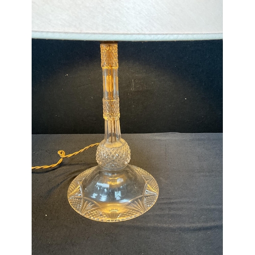 55 - VINTAGE CUT GLASS TABLE LAMP TOTAL H18