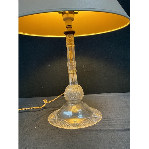 55 - VINTAGE CUT GLASS TABLE LAMP TOTAL H18