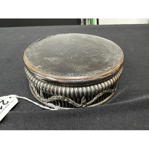 210 - ANTIQUE HALLMARK GEORGE III SILVER BOTTLE COASTER WITH PIERCED GALLERY AND SWAG DECORATION