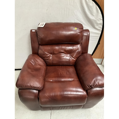 452 - BROWN LEATHER MANUAL RECLINING CHAIR  H29