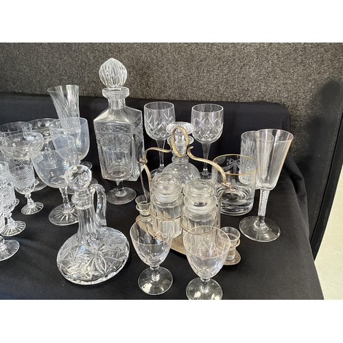 10 - BOX OF GLASSWARE TO INCLUDE DECANTERS, GLASSES ETC