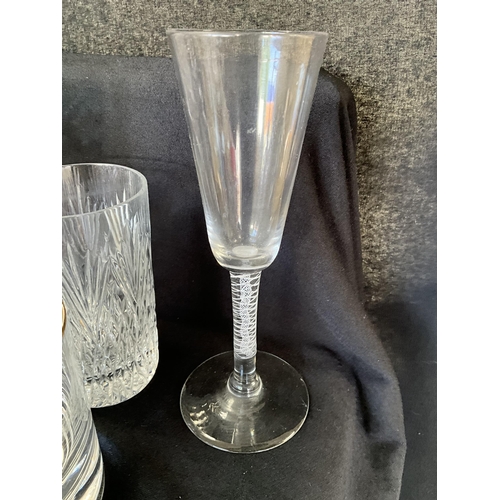 10 - BOX OF GLASSWARE TO INCLUDE DECANTERS, GLASSES ETC