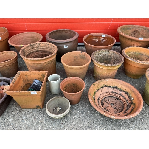 17 - QTY OF TERRACOTTA LARGE PLANT POTS INCLUDING FEET
LARGEST H13