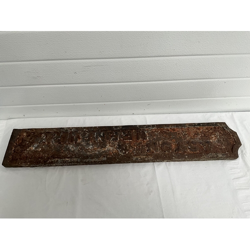 30 - VICTORIAN CAST IRON DOUBLE SIDED FINGER SIGN - ASTON & WRENBURY 34