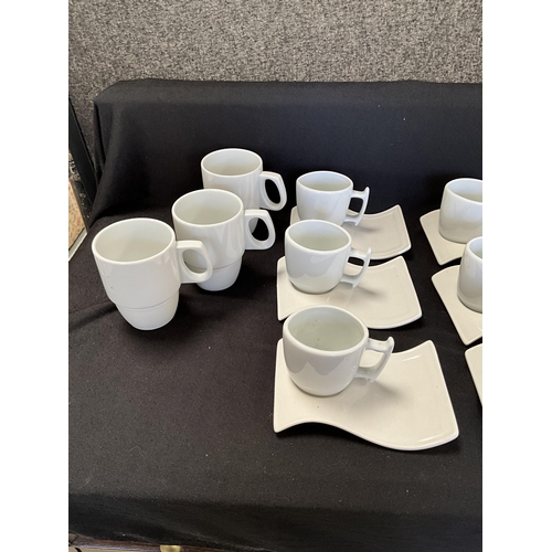 39 - BOX OF MODERN WHITE GERMAN CHINA