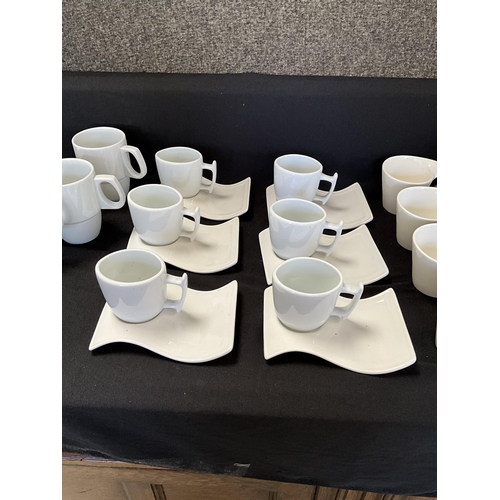 39 - BOX OF MODERN WHITE GERMAN CHINA