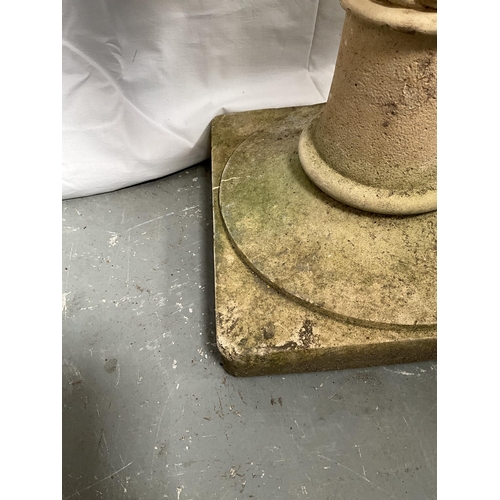 58 - GARDEN PEDESTAL BIRD BATH - PEDESTAL DAMAGE TO TOP H26